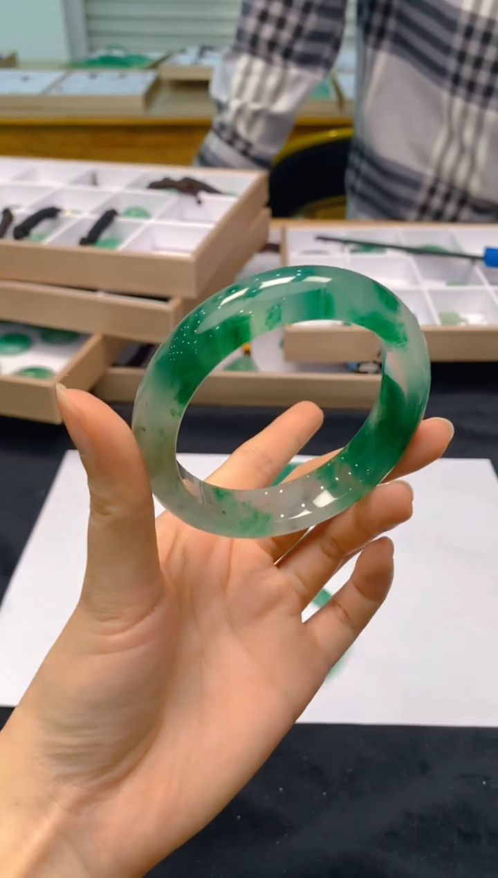 【闪购商品】石英质玉手镯未镶嵌337