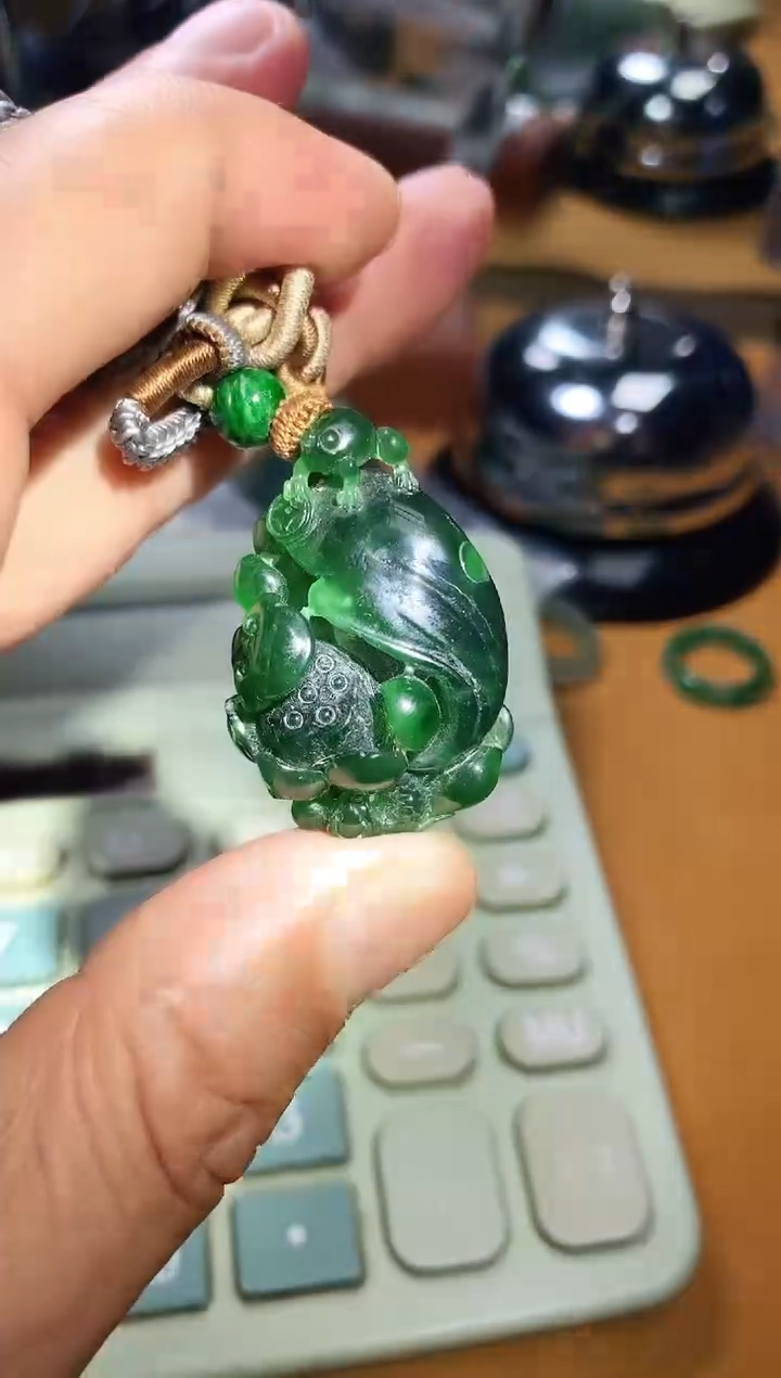 【闪购商品】翡翠吊坠(赠链)未镶嵌翡翠吊坠