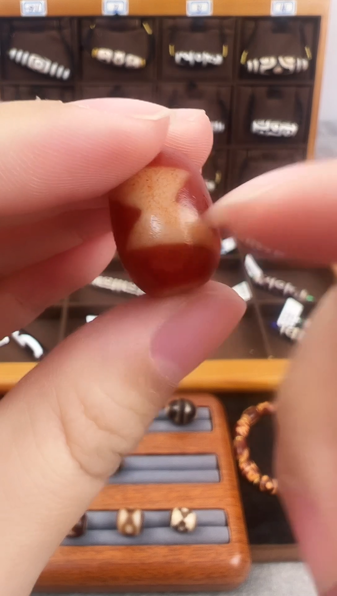 玛瑙/玉髓（覆膜）颈饰未镶嵌90.（微瑕）