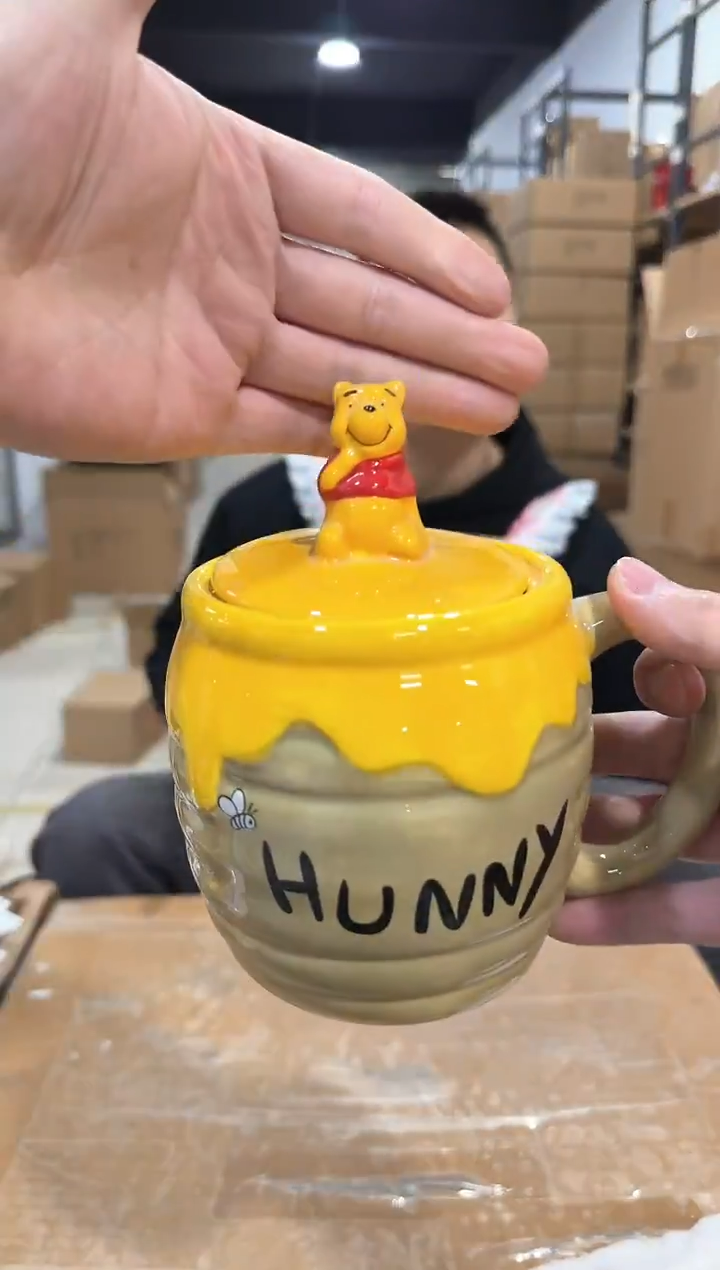 瓷片A款维尼蜂蜜带盖杯