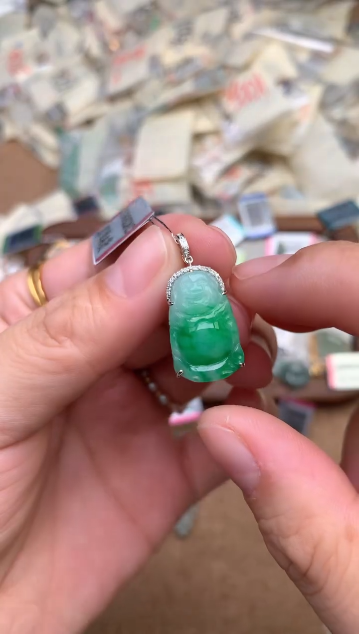 18K金镶嵌挂件翡翠一