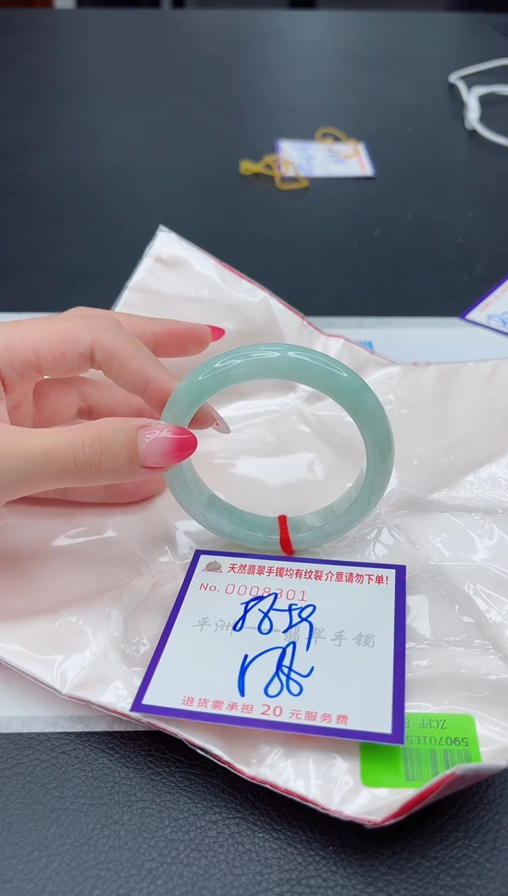 翡翠手镯未镶嵌1