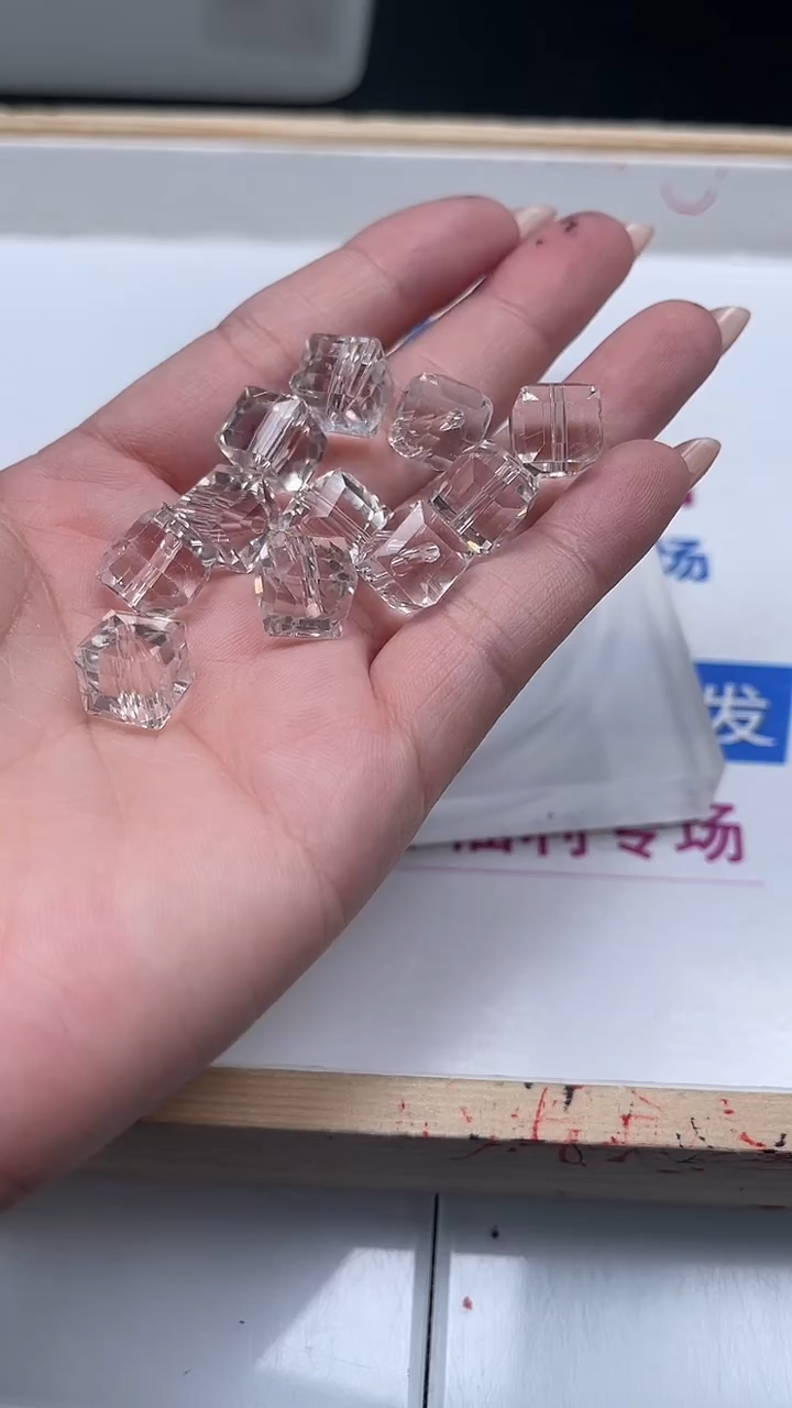 未镶嵌珠宝半成品水晶B1401 白水晶方糖10mm10个15元