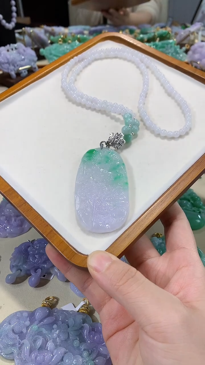 颈饰未镶嵌翡翠吊坠