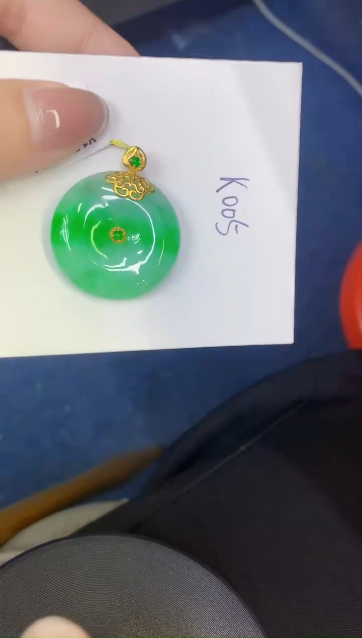颈饰18K金镶嵌翡翠缅甸天然翡翠A货