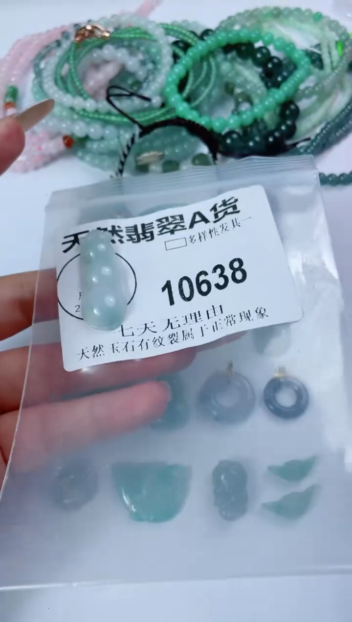 翡翠未镶嵌颈饰10638