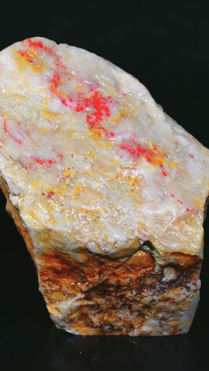 昌化石大***员昌化鸡血石