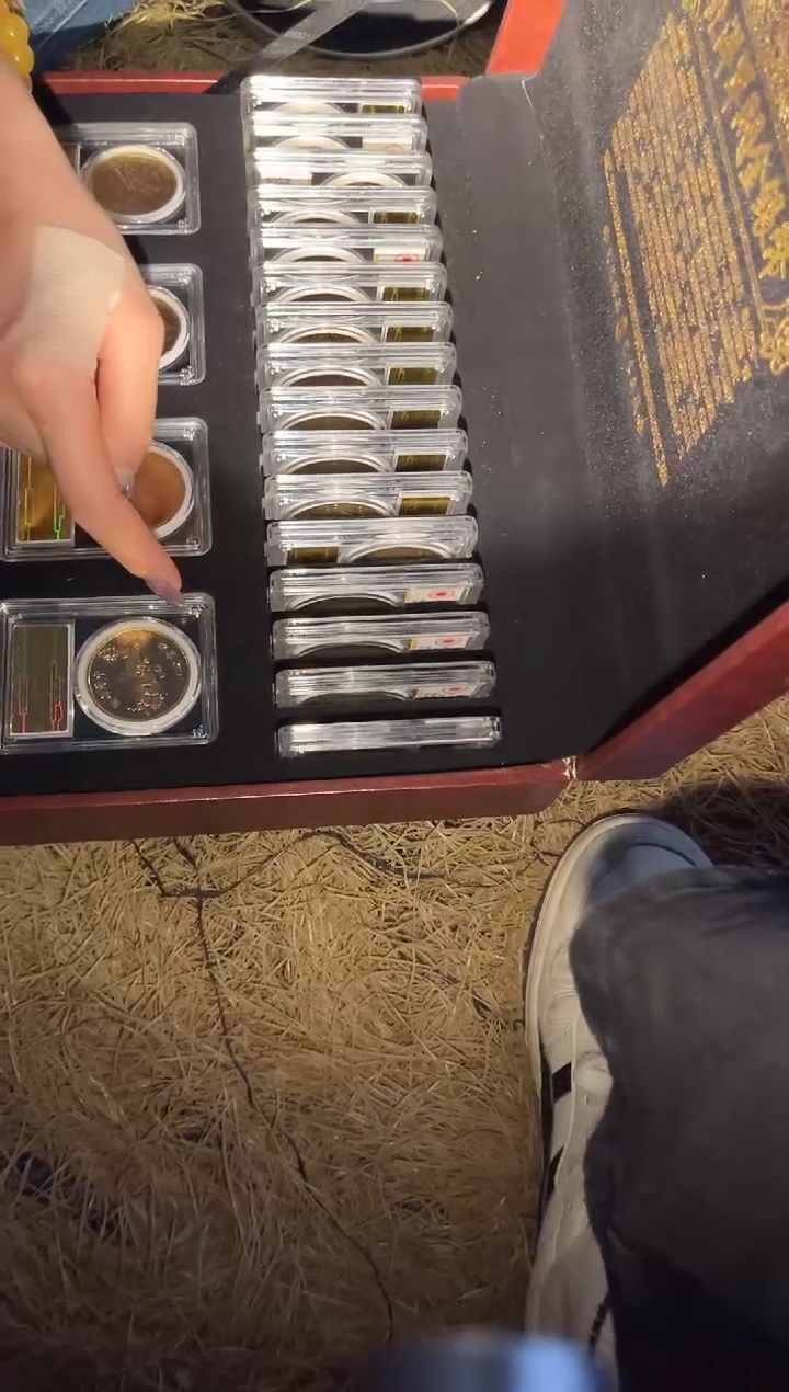 【闪购商品】【闪购商品】【闪购商品】20个黄色钱一箱