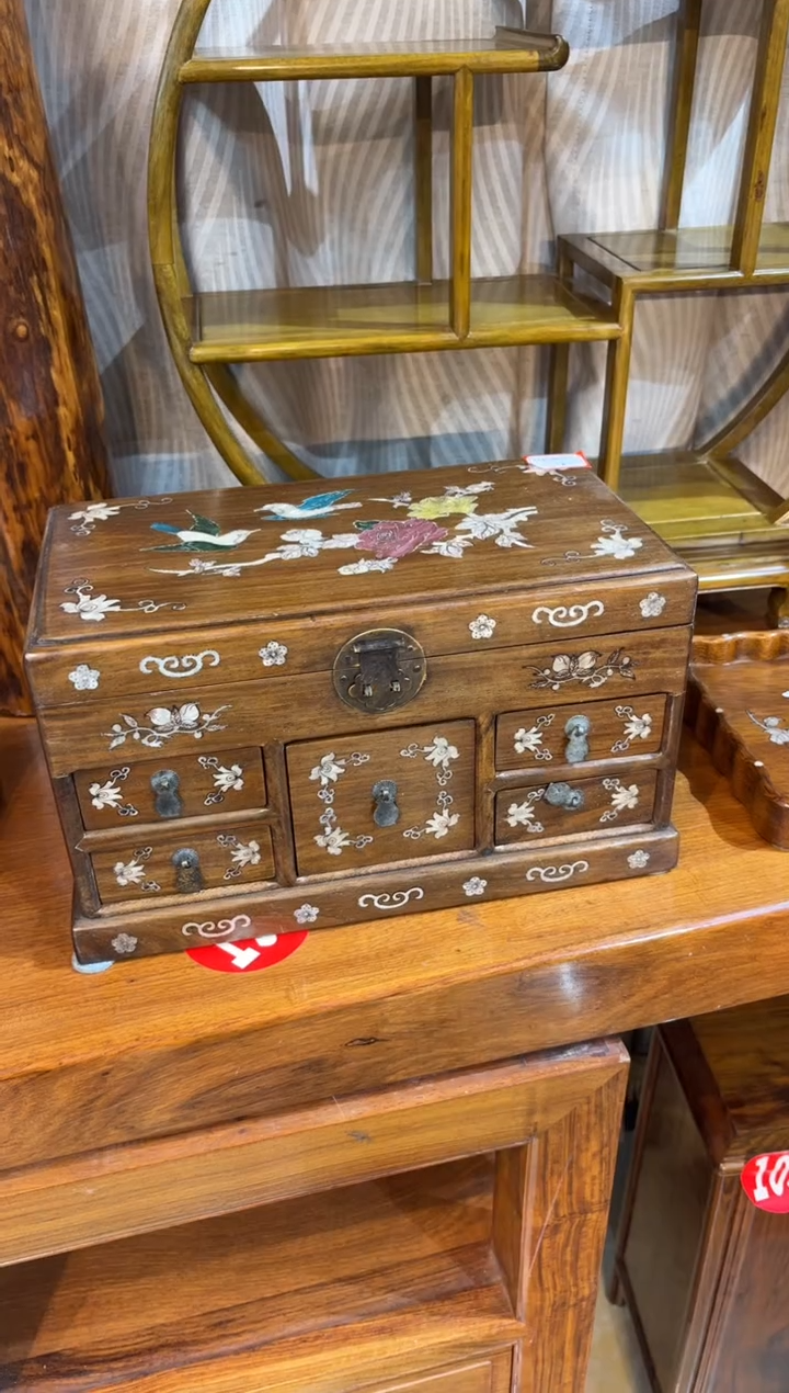 清****号黄花梨小木箱