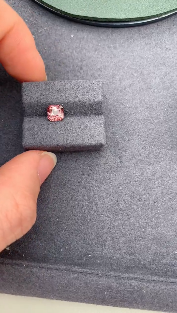 【闪购商品】彩色蓝宝石裸石未镶嵌1.1ct帕帕拉恰