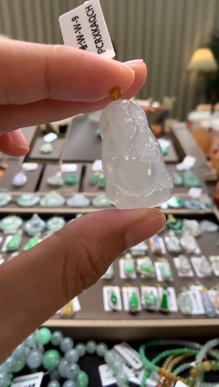 翡翠18K金镶嵌颈饰财神