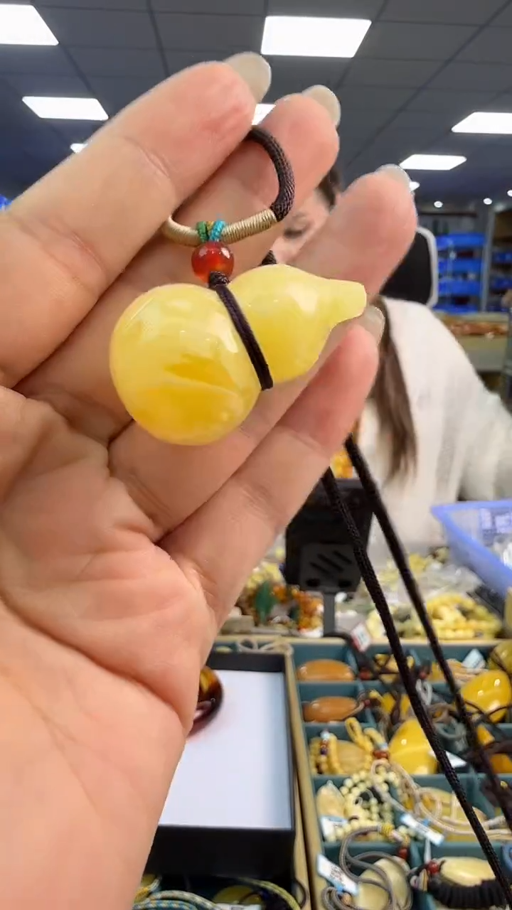 琥珀颈饰未镶嵌130秒拍号 假一罚三 