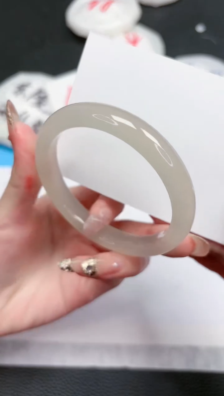 【闪购商品】石英质玉手镯未镶嵌268-58.2