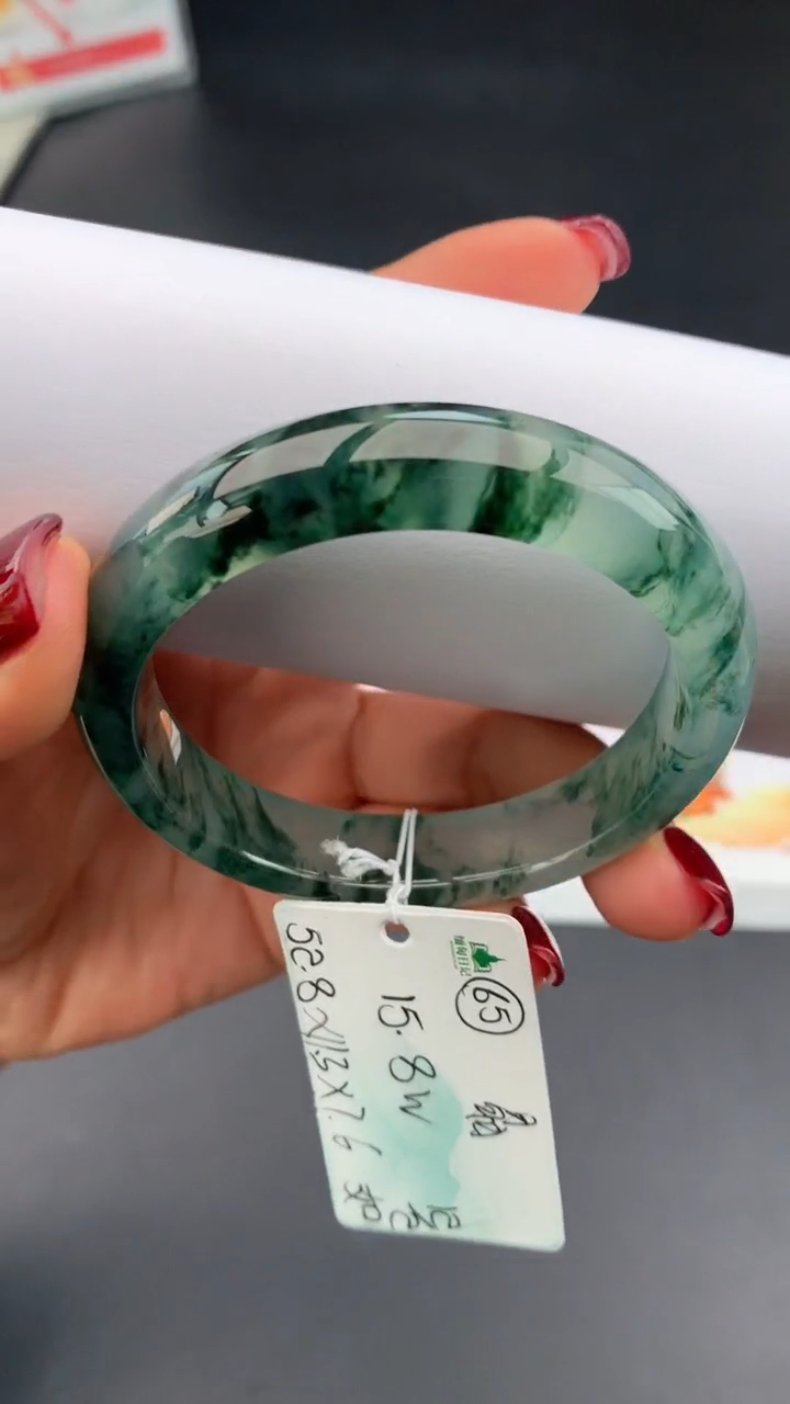【闪购商品】翡翠手镯未镶嵌 #情人节#送礼，下单联系客服核对地址~