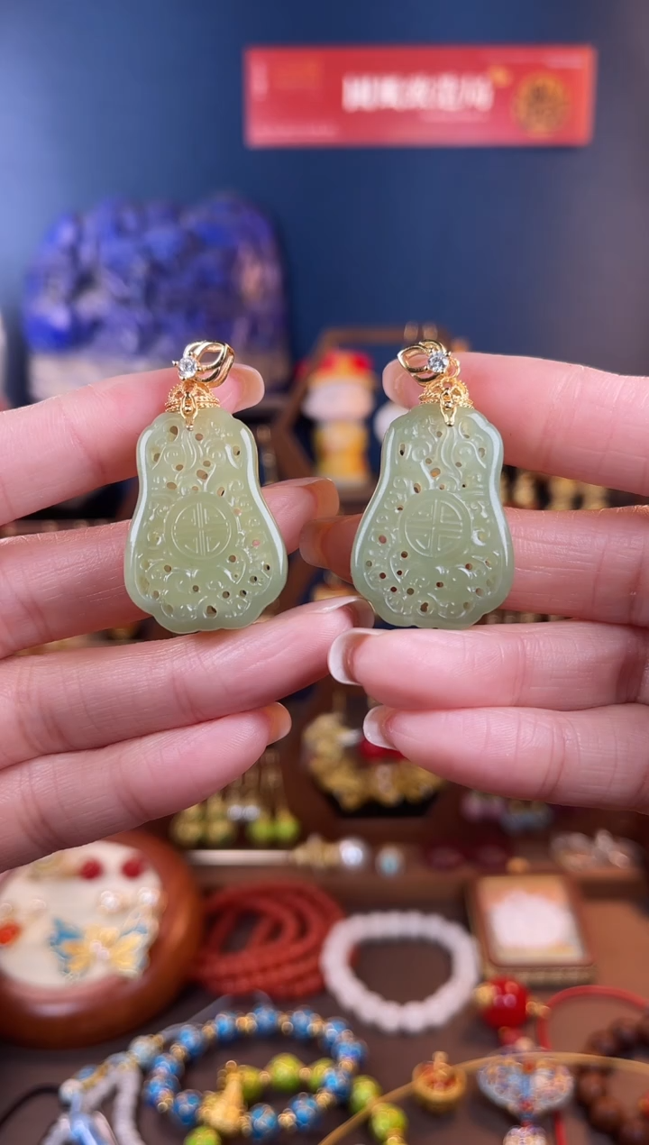 未镶嵌和田玉挂件W**G，和田玉