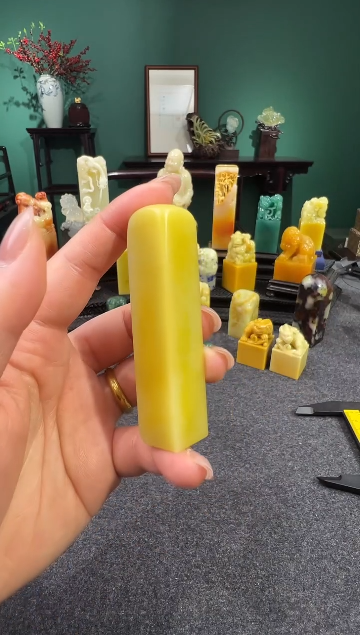 【闪购商品】青田石菜花黄素章