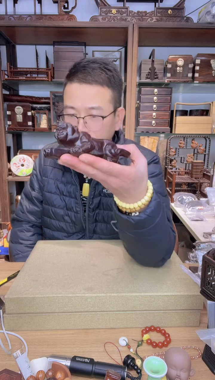 【闪购商品】乌木类书架2033黑檀整木老虎  瑕疵