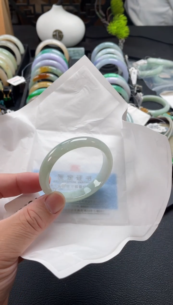 【闪购商品】翡翠手镯未镶嵌54贵妃 有纹