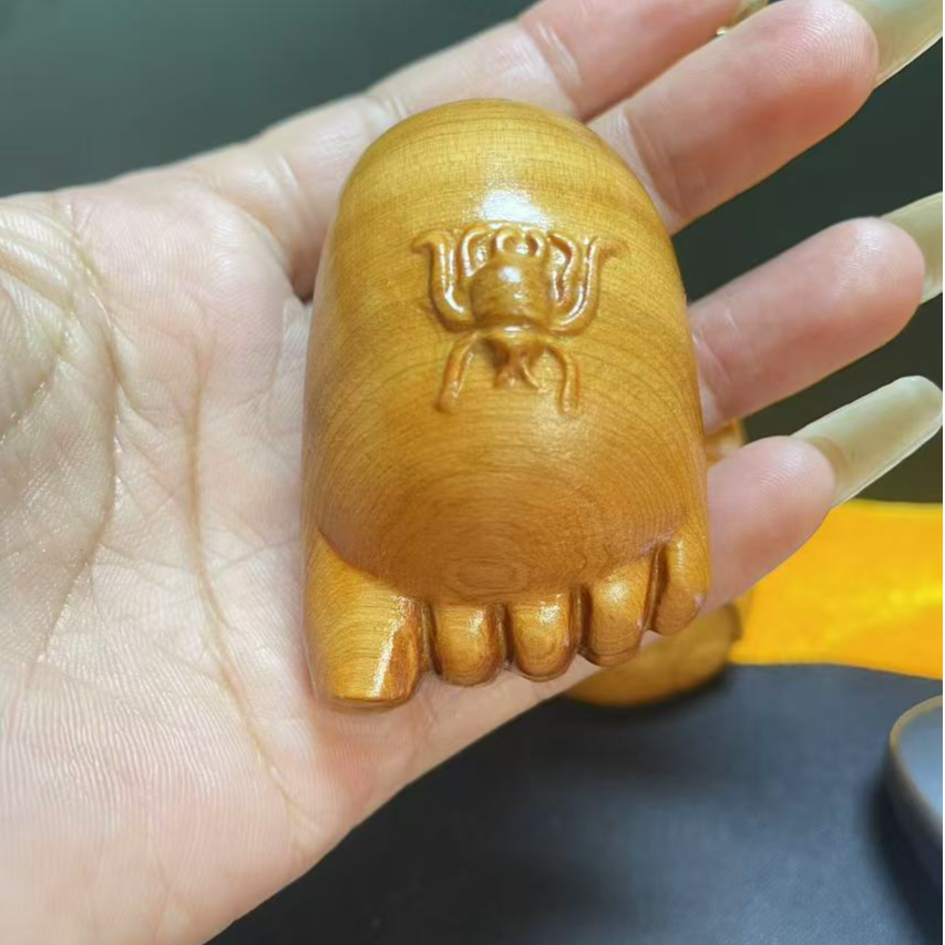崖柏木质工艺品小件实木木雕知足常乐手把件小脚丫挂件摆件手把玩
