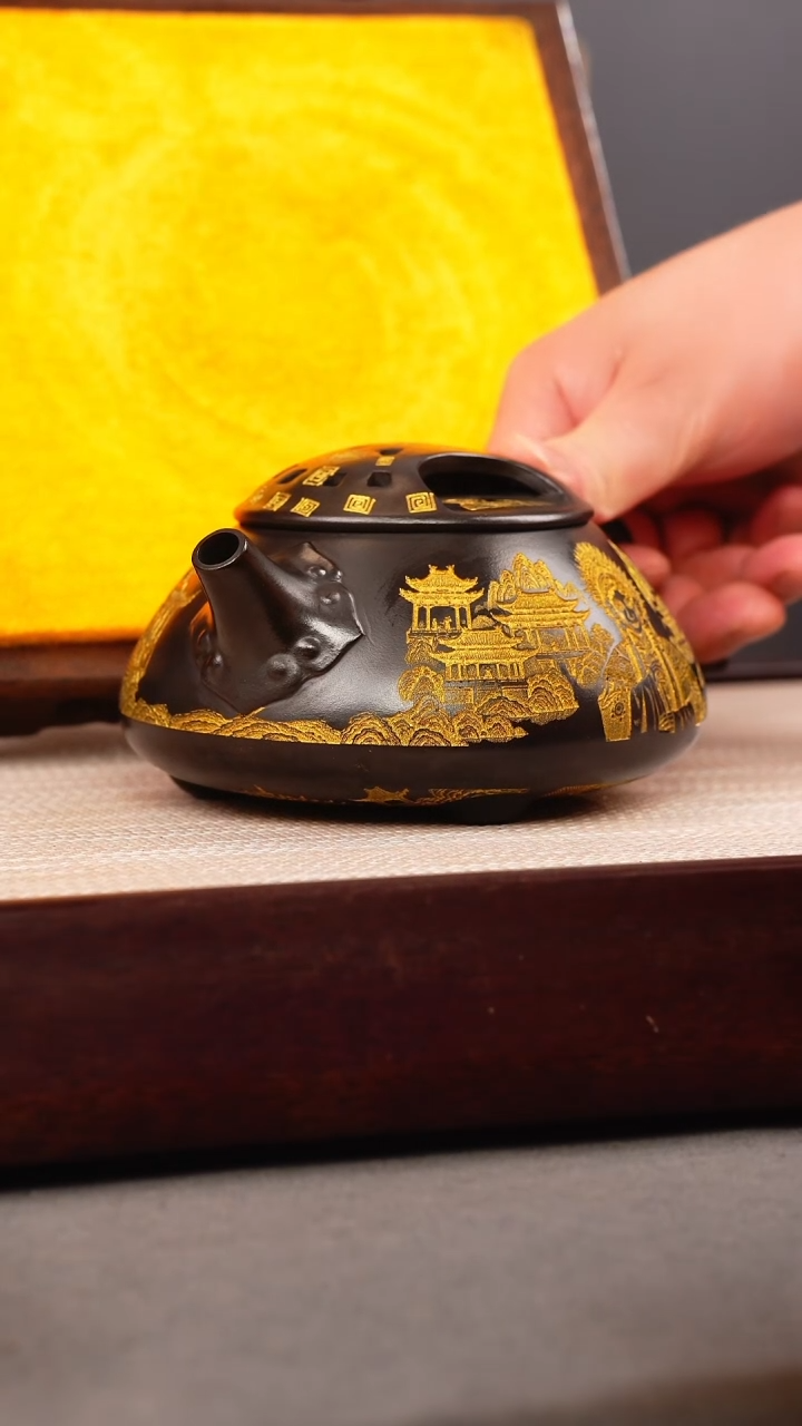 茶壶紫砂石黄 牛盖石瓢 霸王别姬 描金