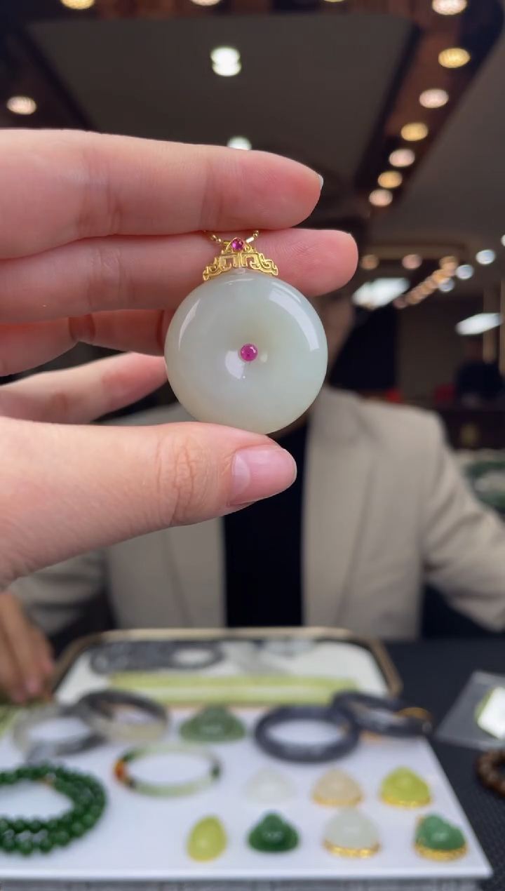 【闪购商品】定制和田玉18K金镶嵌天然和田玉拍一发一