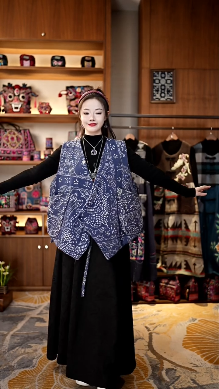 刺绣私人定制苗族手工衣服Z9302