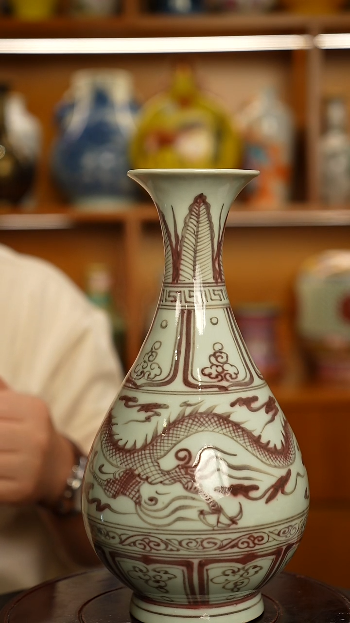 其它瓷釉里红龙纹玉壶春（一只）