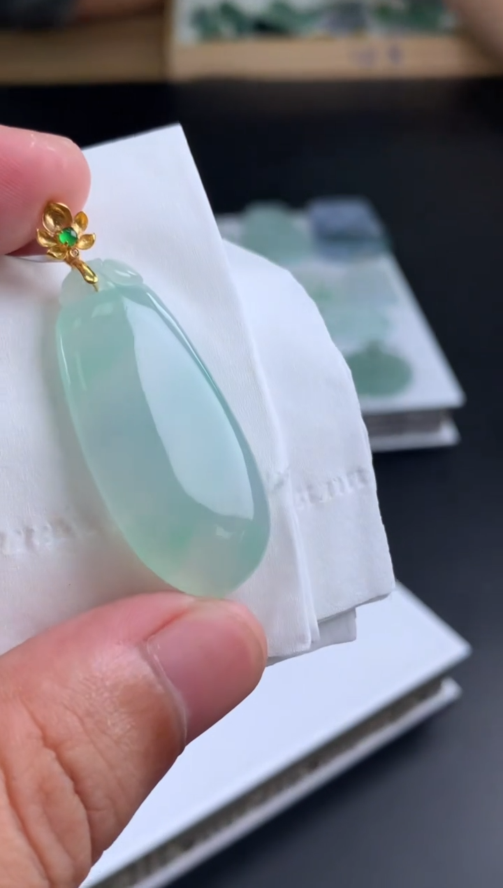 【闪购商品】翡翠颈饰18K金镶嵌翡翠