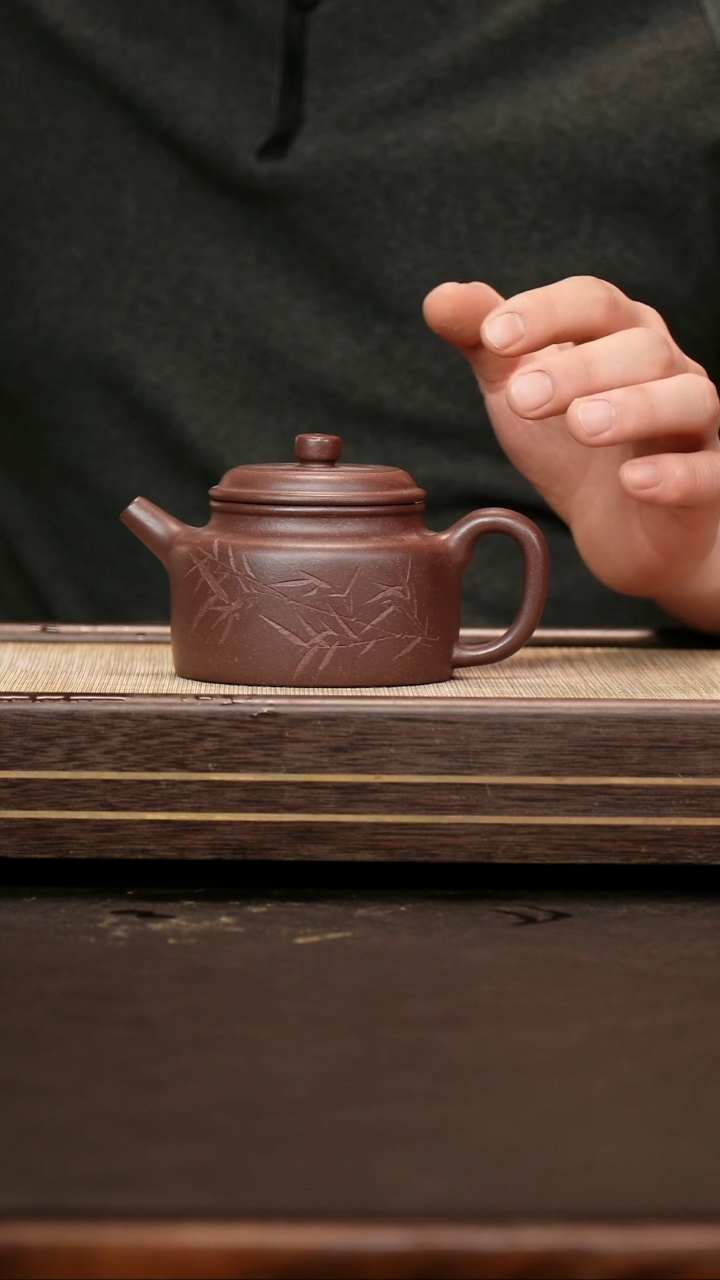 茶壶紫砂91底槽清 德钟 刻绘