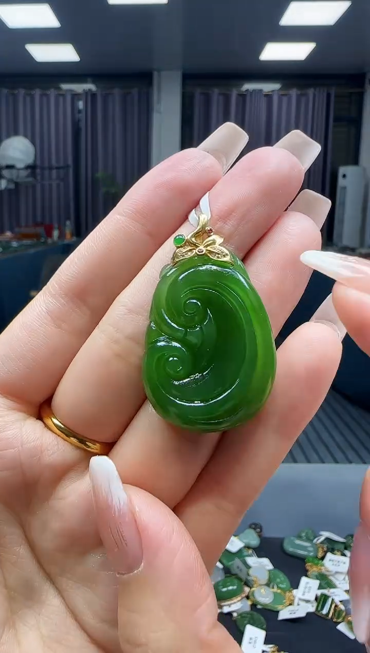 和田玉18K金镶嵌挂件1