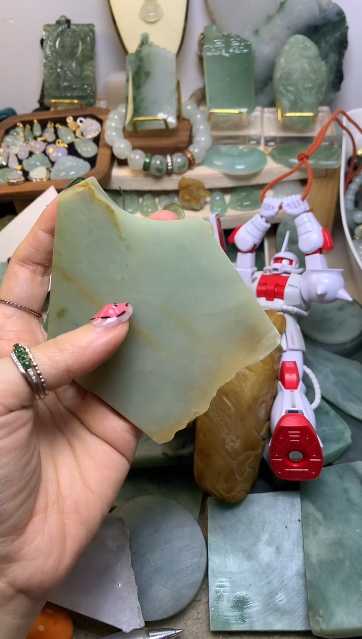 翡翠挂件未镶嵌黄*林缅甸A货翡翠，没有运费险