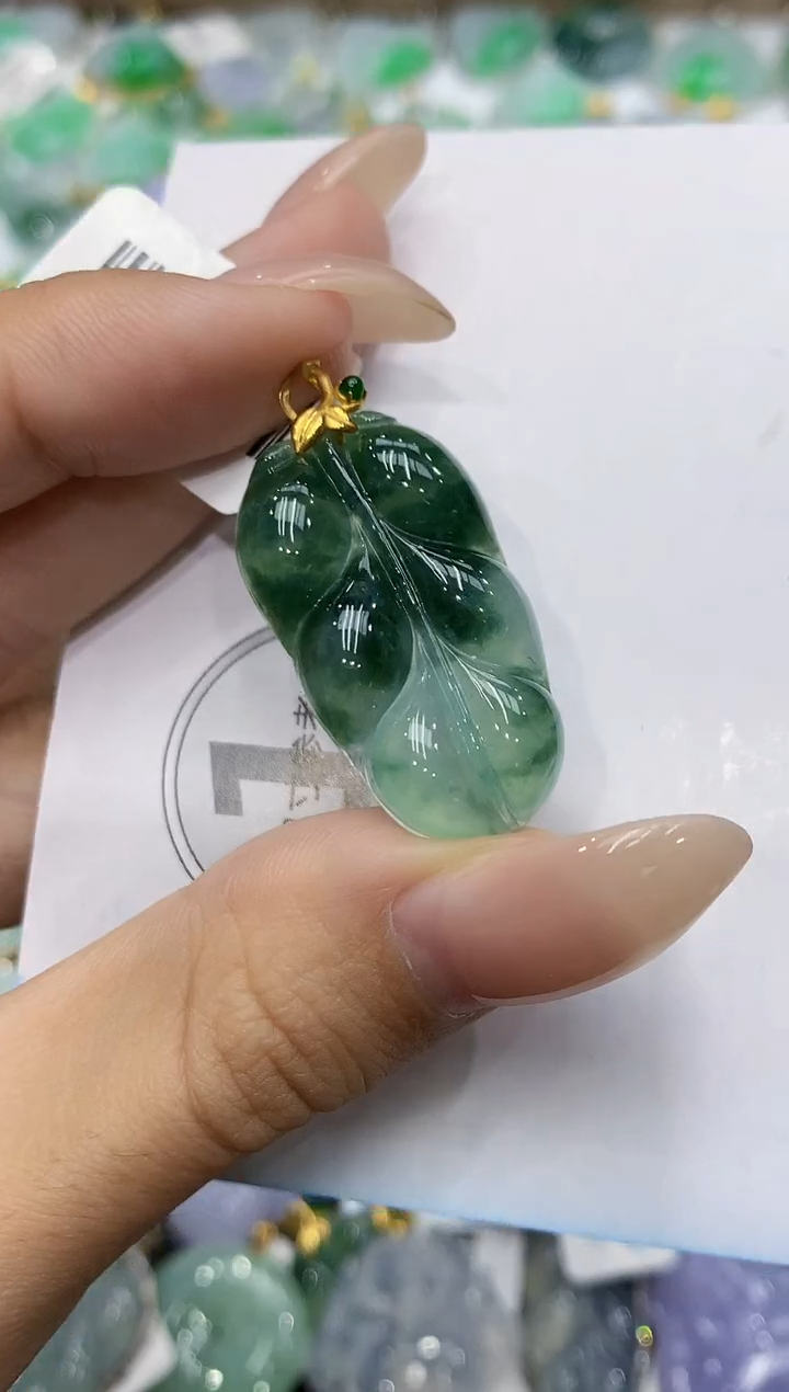 颈饰18K金镶嵌翡翠111111111111
