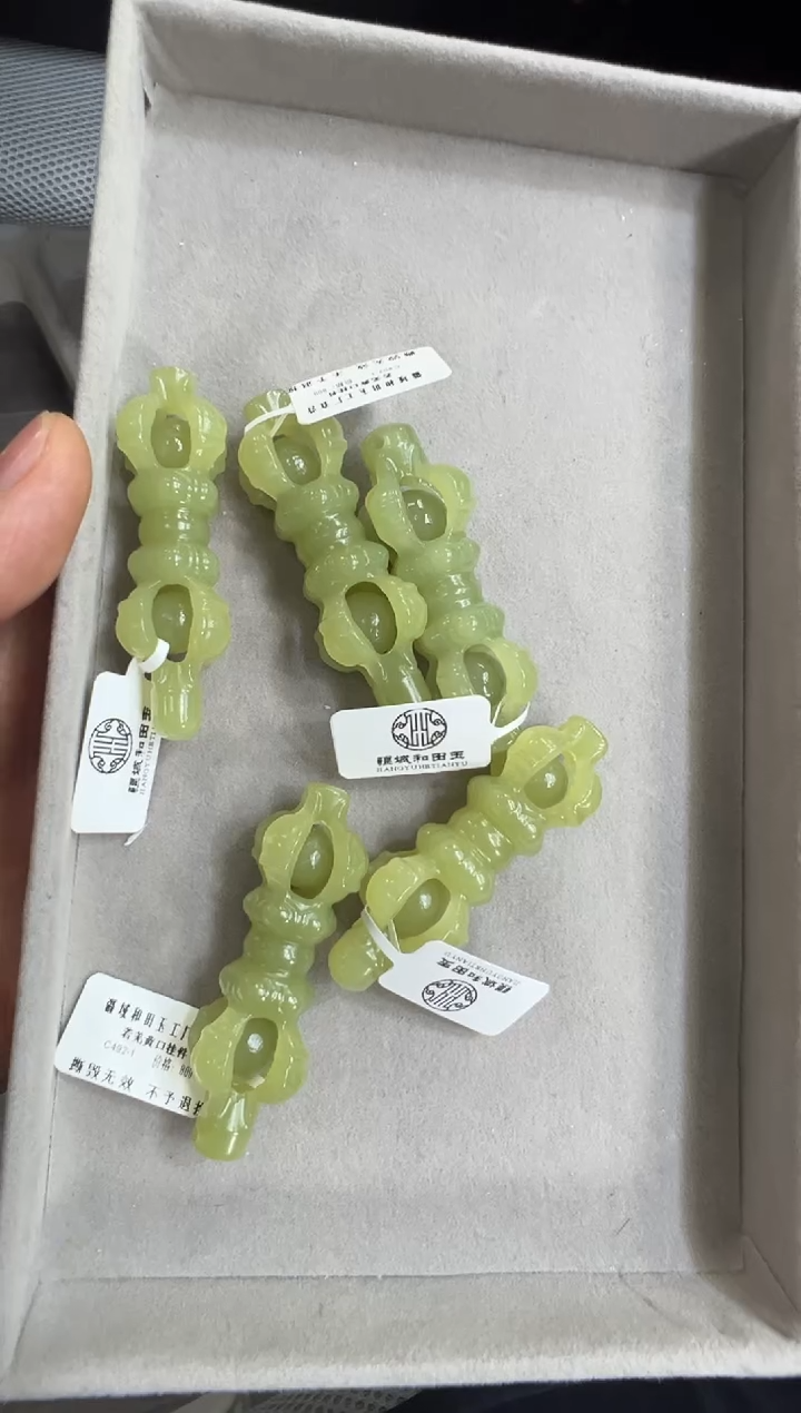 颈饰未镶嵌和田玉若羌黄口挂件多样性拍一发一