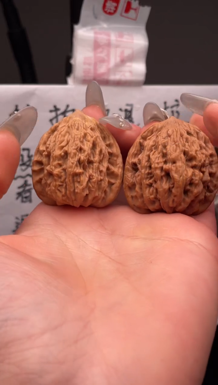 【闪购商品】文玩核桃吊坠173 麦穗虎头（练手对）37
