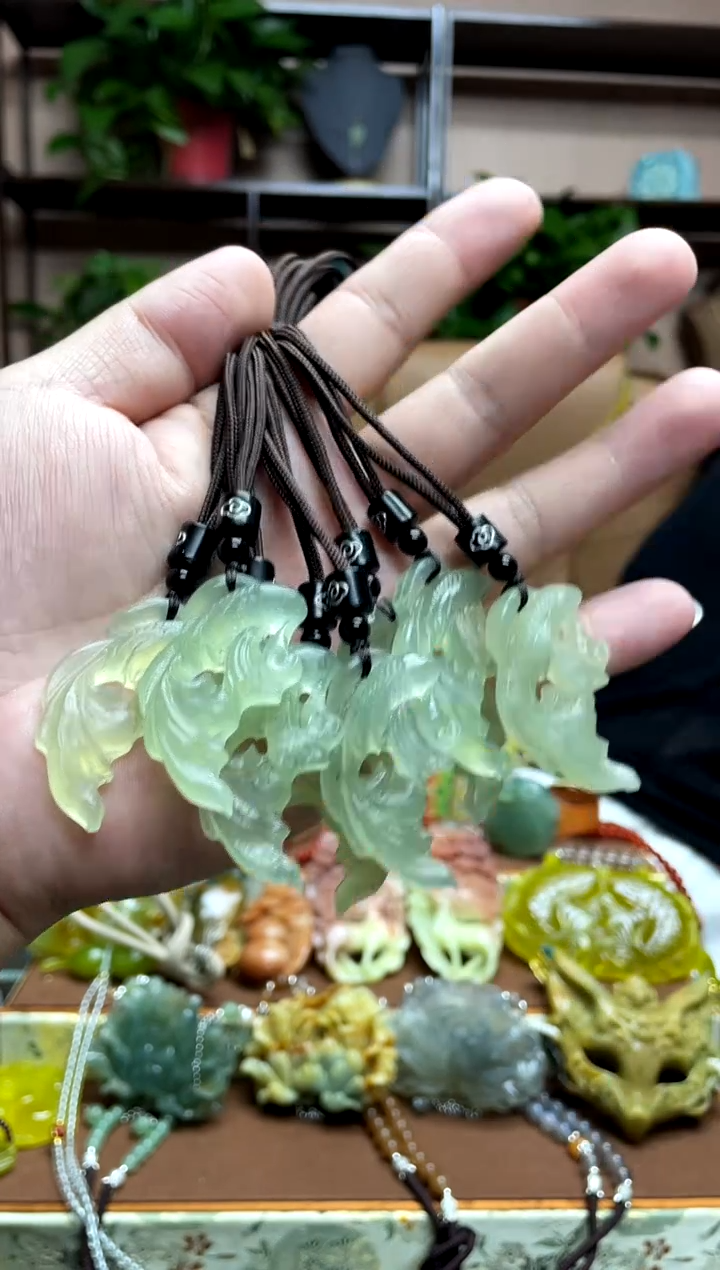 未镶嵌岫玉吊坠多样性发货发其中之一