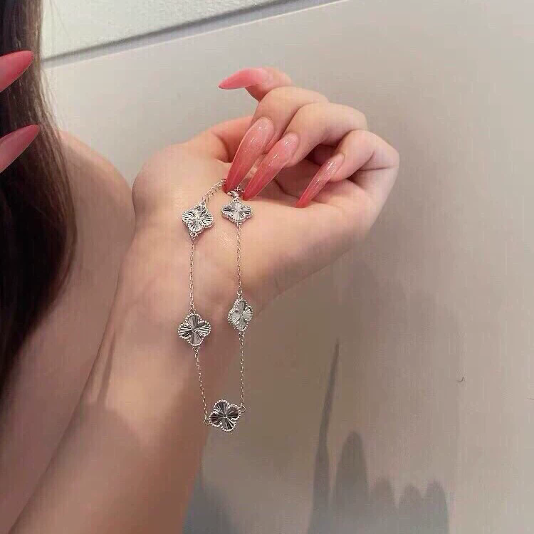 足银手链 足银990车花幸运四叶草手链时尚轻奢新款高级感韩式银饰