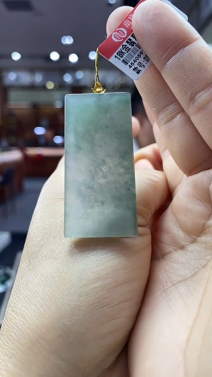 颈饰18K金镶嵌翡翠无事牌  13号