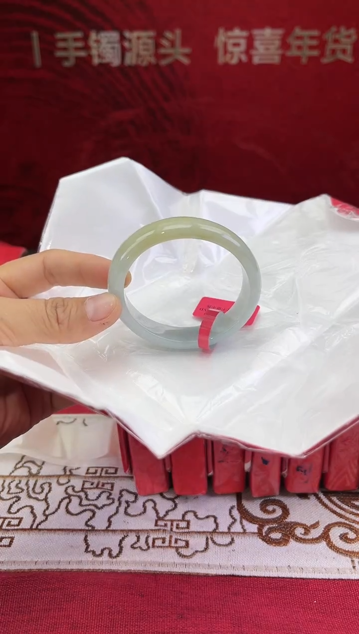 【闪购商品】翡翠手镯未镶嵌翡翠手镯/贵妃镯