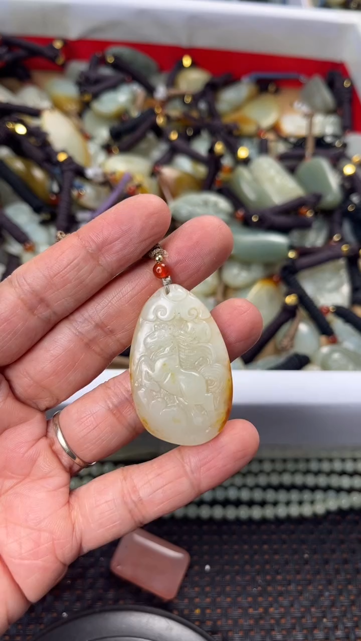 【闪购商品】和田玉颈饰未镶嵌多样性发货没有证书拍一发一有瑕