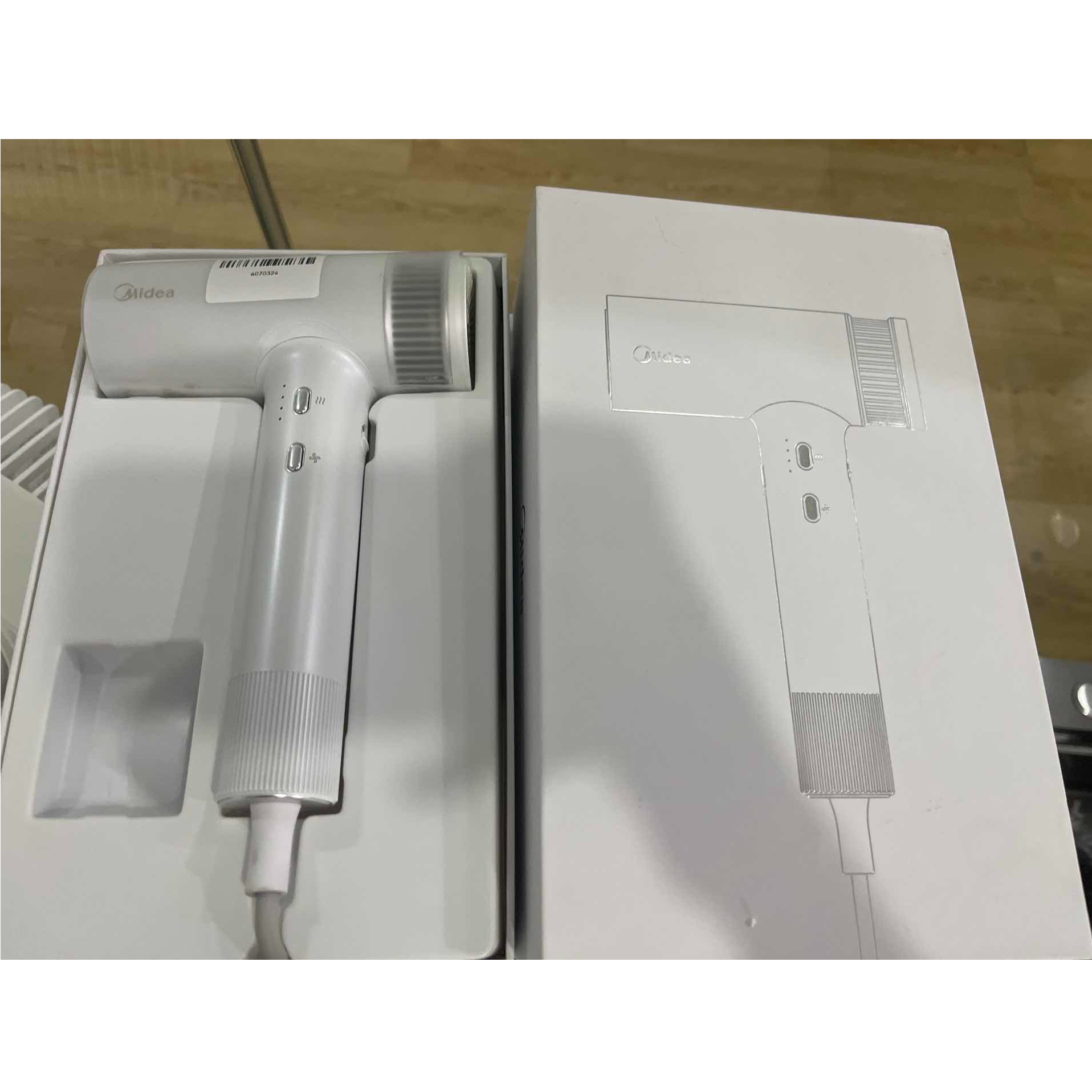 9新 Midea/美的 【二手】武汉仓吹风机轻微划痕功能完好