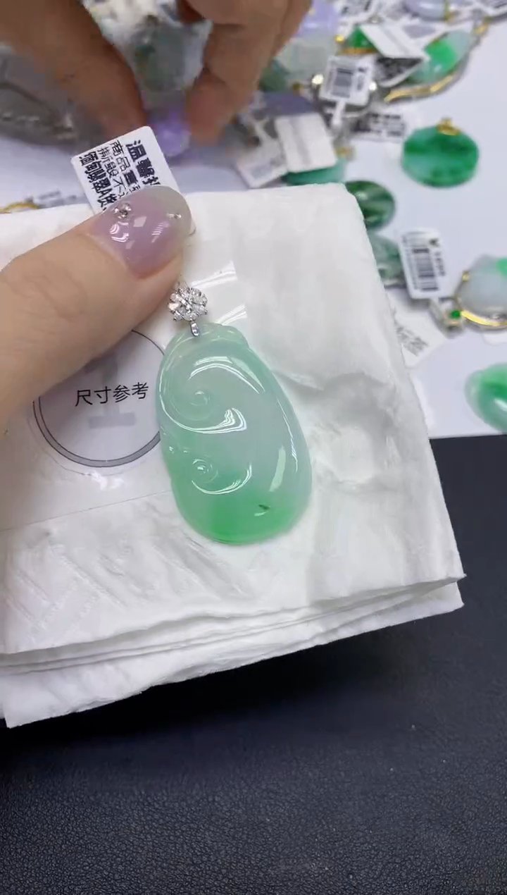 颈饰18K金镶嵌翡翠肖***精天然缅甸翡翠A货百元以上9元证书费自理