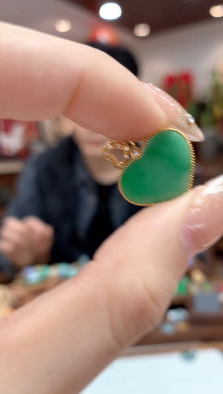 【闪购商品】翡翠吊坠(不含链)18K金镶嵌爱心