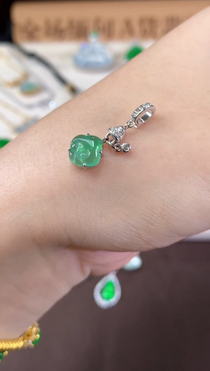 吊坠(不含链)18K金镶嵌翡翠A507|1980