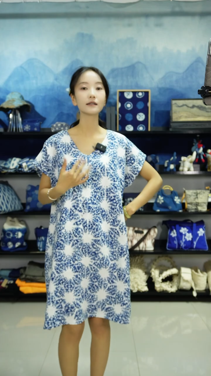 织绣纯手工逆染连衣裙