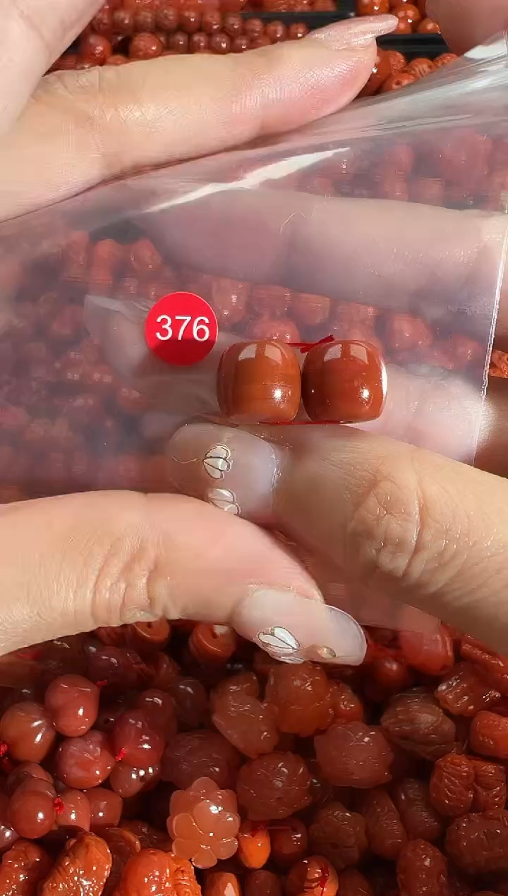 颈饰未镶嵌南红玛瑙1