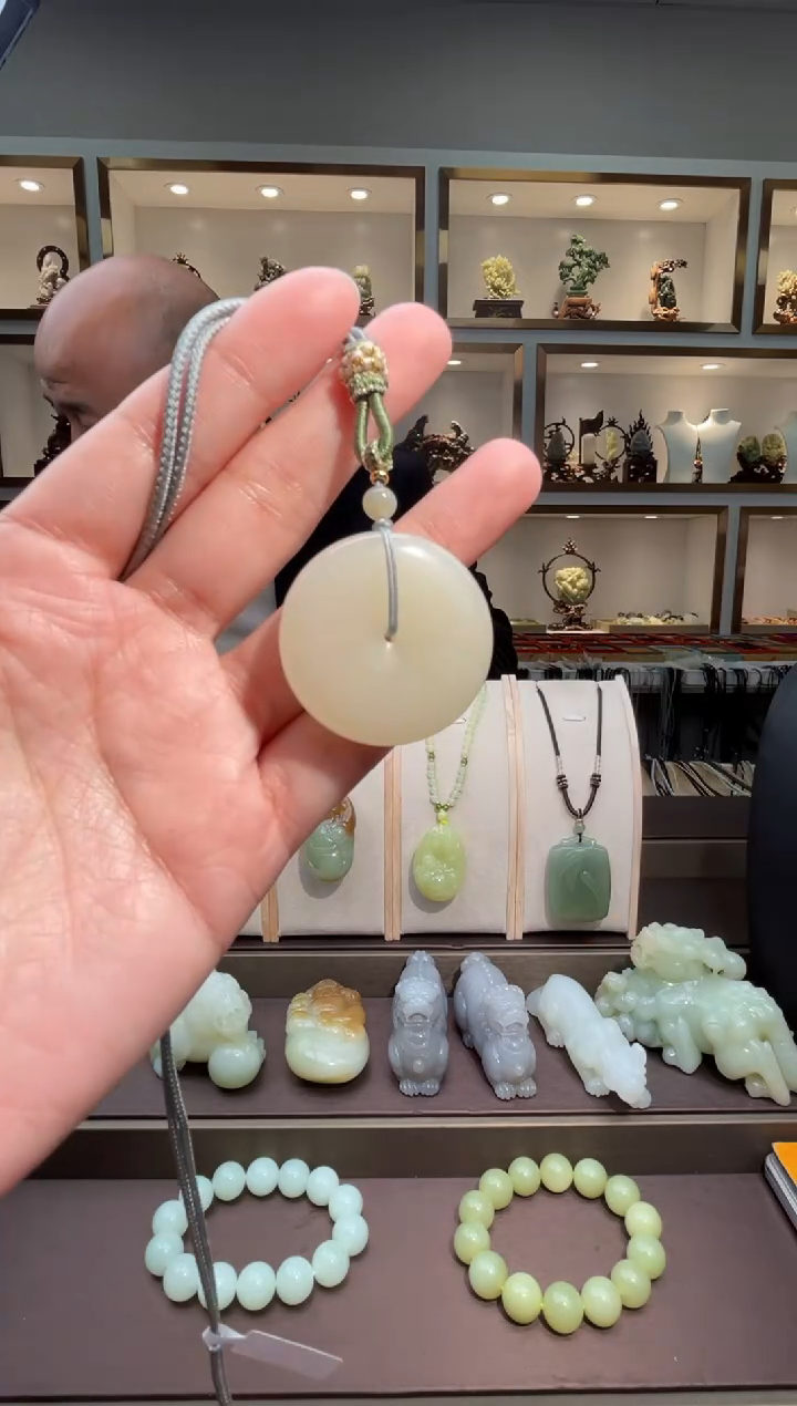 颈饰未镶嵌和田玉苏