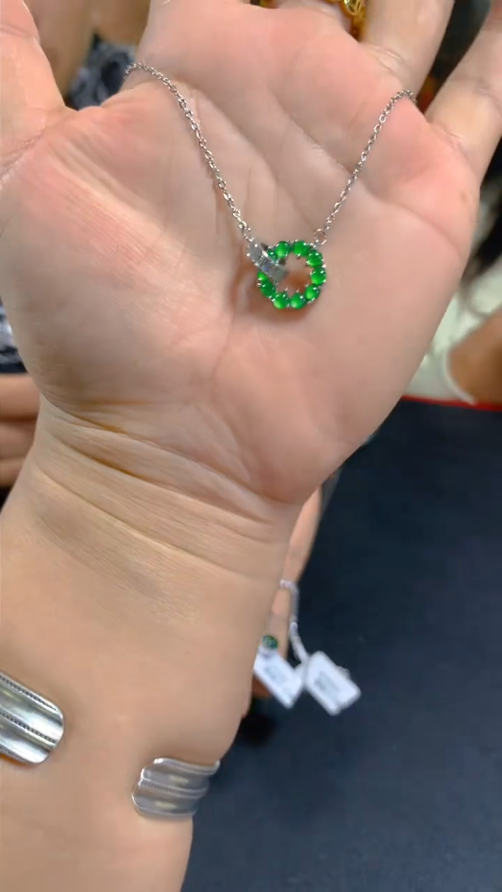 【闪购商品】翡翠吊坠(赠链)未镶嵌0698961842多样性发其一