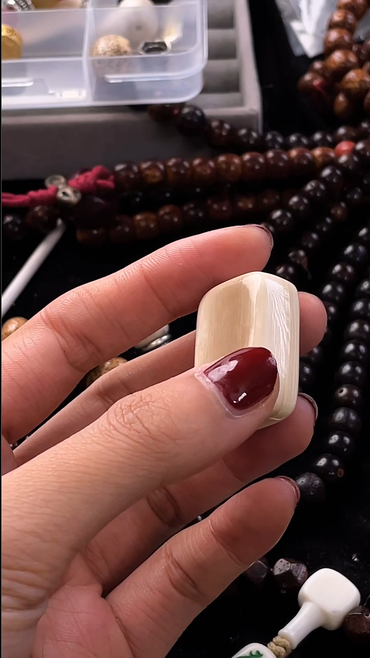 把件星月菩提京**?MM带皮平安无事牌