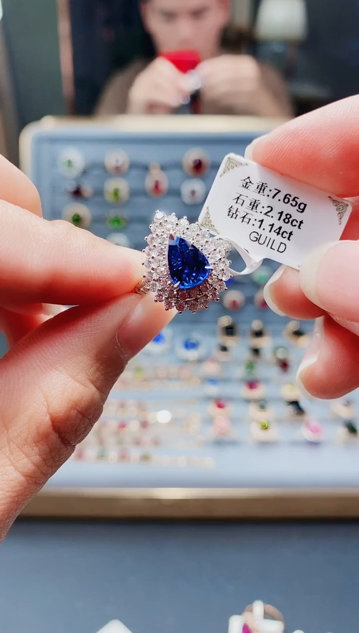 蓝宝石戒指18K金镶嵌2.18.