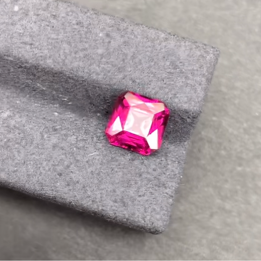 1.9克拉石榴石裸石